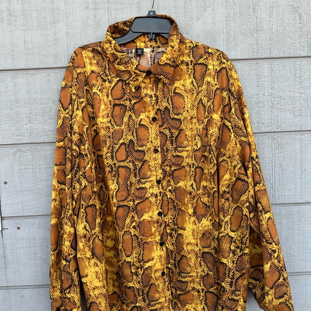 Shein Curve Gold and Black Snake Button Down Shirt Size 5XL.